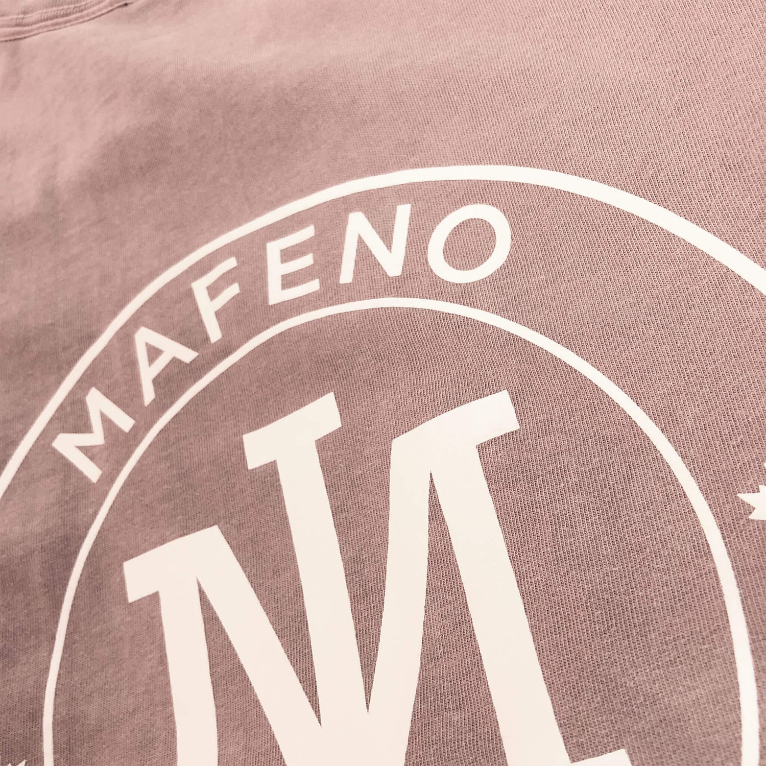100% cotton heavy weight badge tee dusty rose - detail
